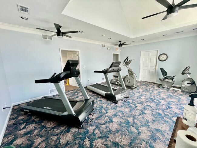 Building Photo - 2 Bed 2 full and 2 1/2 Bath- Imperial PA