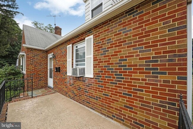 Building Photo - 30 Hendrickson Ave