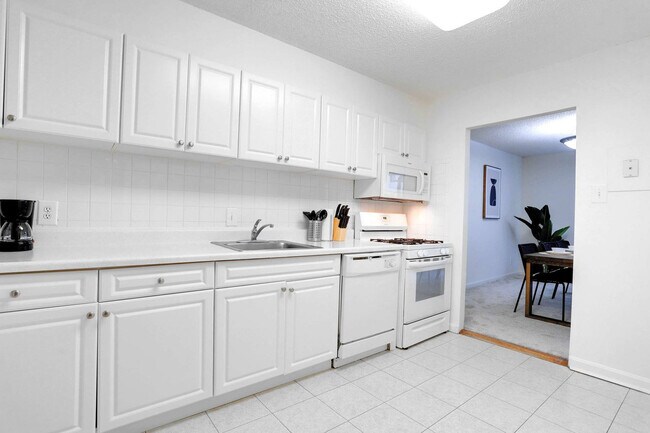 Building Photo - 320 23rd St S