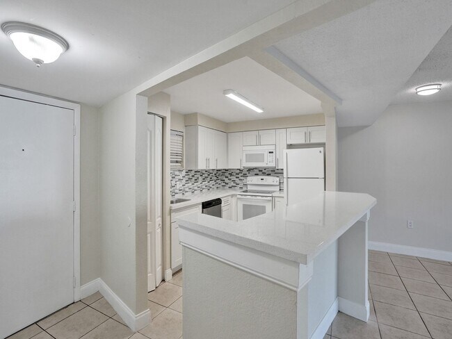 Building Photo - Renovated & Updated 2 Bed/2 Bath Condo with Patio – Prime Springcrest Location!