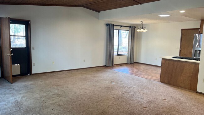Building Photo - Two Bedroom Two bath home with attached Ga...