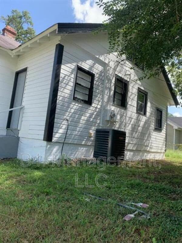 Building Photo - 4018 3rd Ave