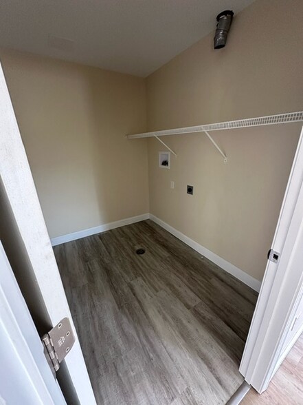 Building Photo - 6 Mcnall Rd