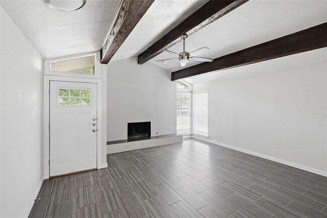 Building Photo - 5503 Basswood Ln