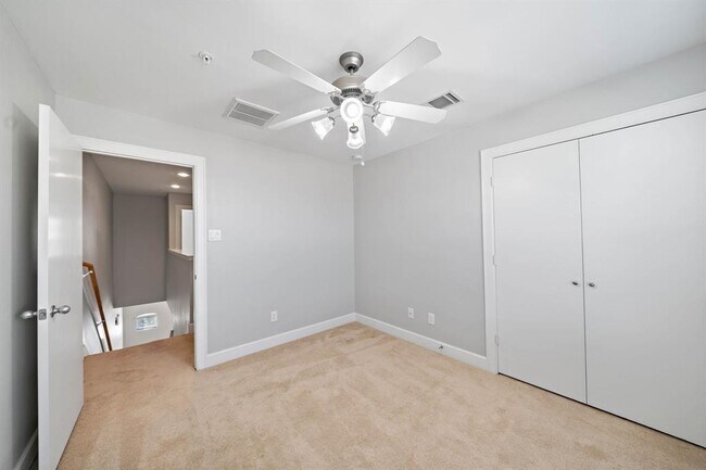 Building Photo - 2710 Hullsmith Dr