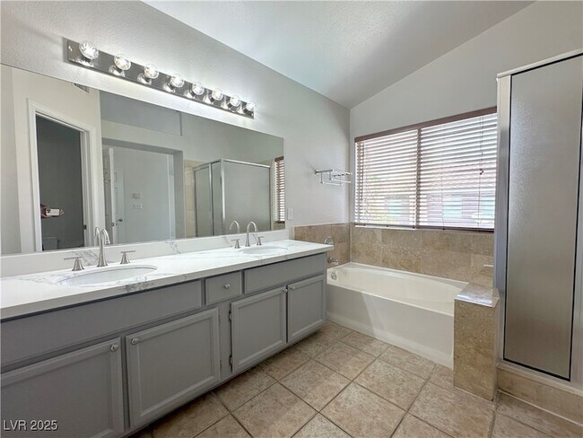 Building Photo - 7604 Cruz B