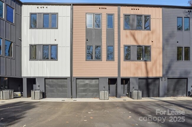 Building Photo - 1310 Carolyn Dr