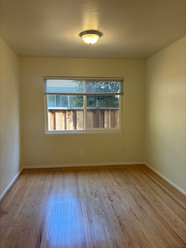 Building Photo - Prime Santa Clara Living Minutes from SCU, Valley Fair & Santana Row, Must See!!