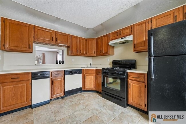 Building Photo - 8 Marsh Ct