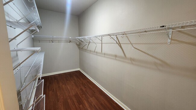 Building Photo - Located In the heart of Stone Oak