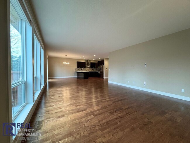 Building Photo - 650 NW Willow Glen Pl