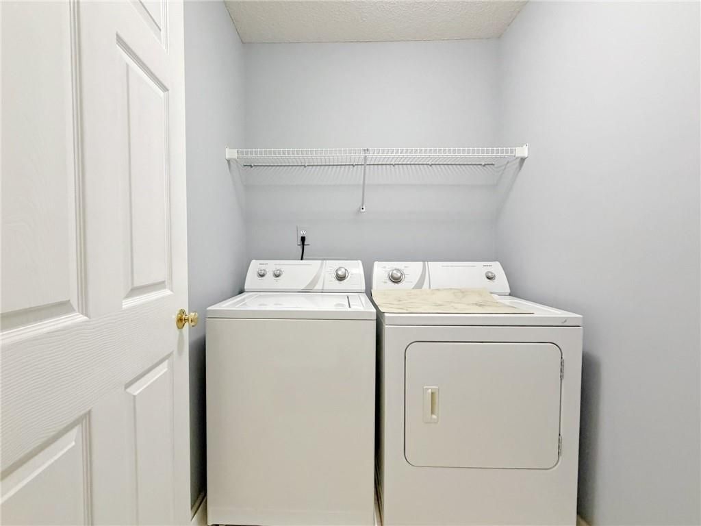 Building Photo - 11545 Carriage Park Ln