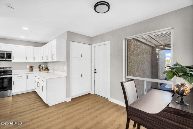 Building Photo - 25810 S Boxwood Dr
