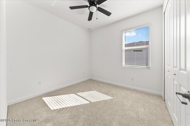 Building Photo - 2037 Island Ave NW