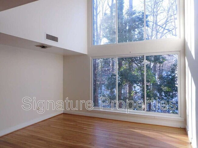 Building Photo - 10192 Iron Mill Rd