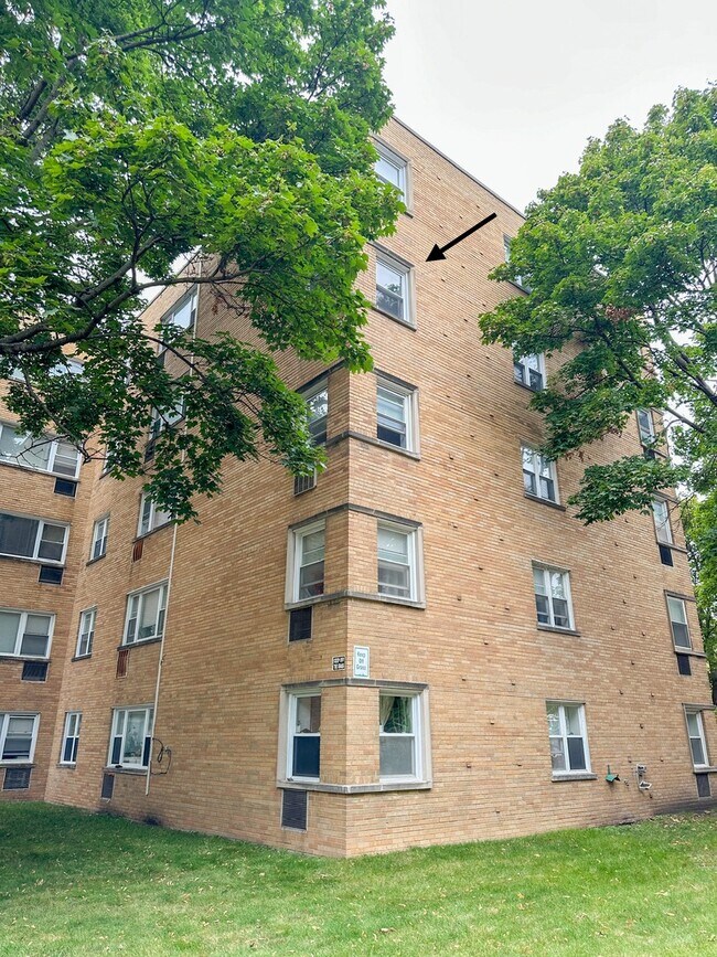 Building Photo - 2035 W Granville Ave
