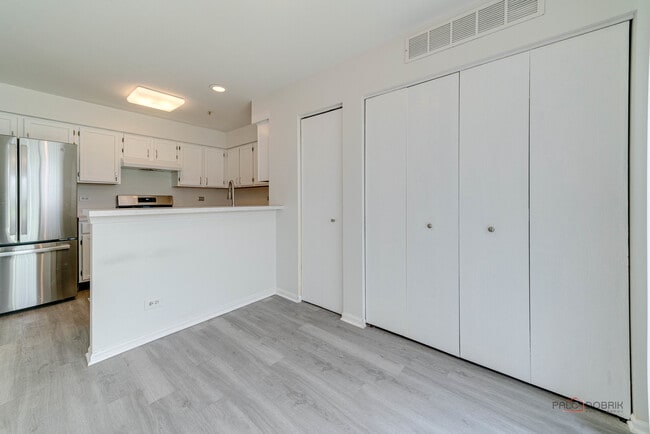 Building Photo - 1257 Orleans Dr