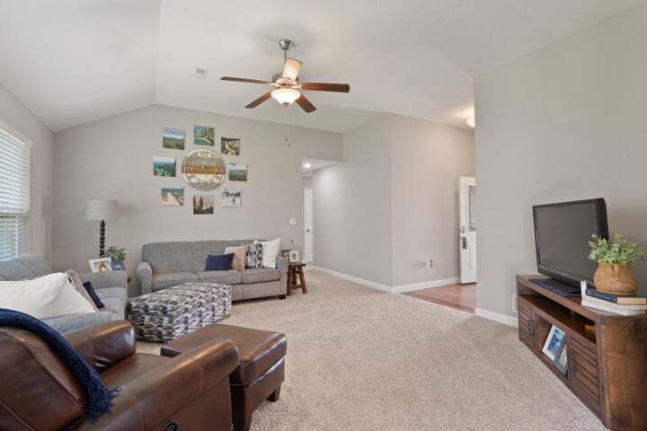 Living room - 5817 Geyser Blvd