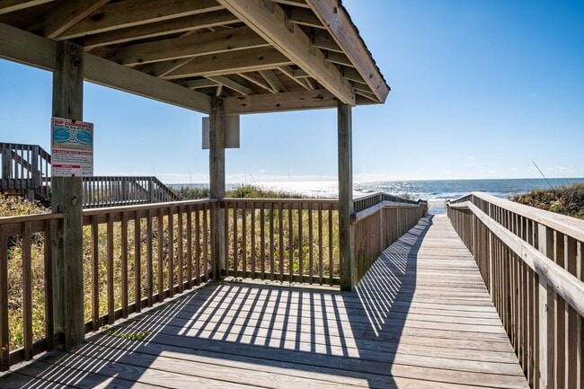 Building Photo - OFF-SEASON MONTHLY RENTAL WILL HELP WITH THOSE WINTER BLUES
