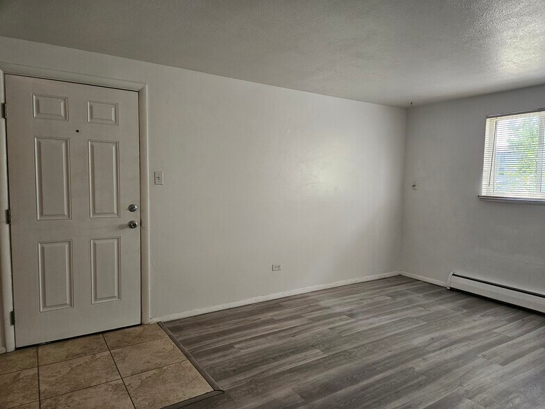 Living Room - 1460 S Ash St