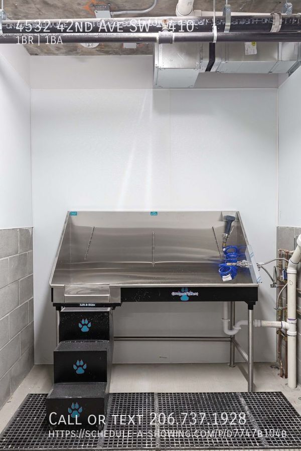 Building Photo - 4532 42nd Ave SW