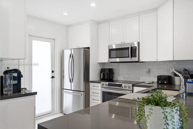 Building Photo - 1501 S Ocean Blvd