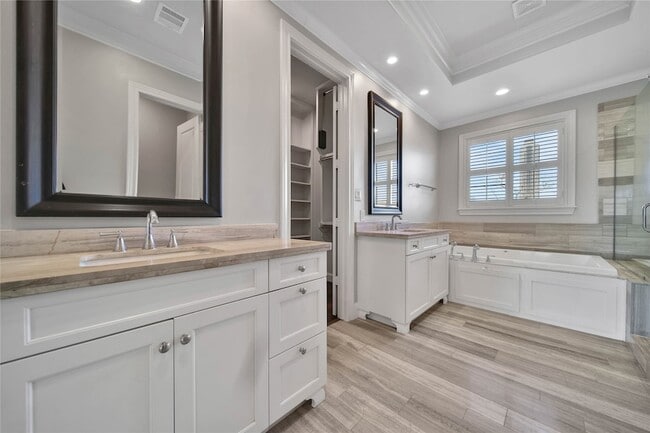 Building Photo - 3002 Mid Ln