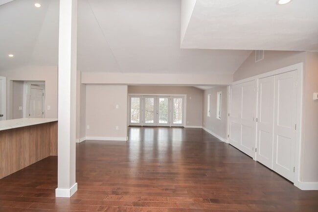 Building Photo - 27 Fenway Dr