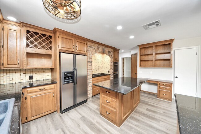 Building Photo - 3923 Cypress Lake Dr