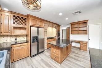 Building Photo - 3923 Cypress Lake Dr