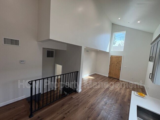 Building Photo - 5507-5509 S Manhattan Pl