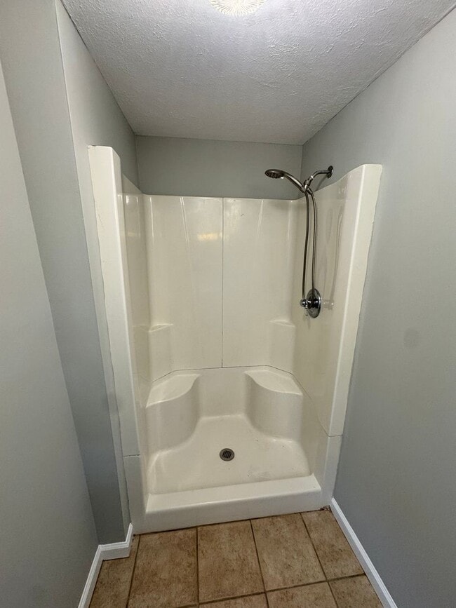 Building Photo - Spacious 4 Bedroom in Fern Creek