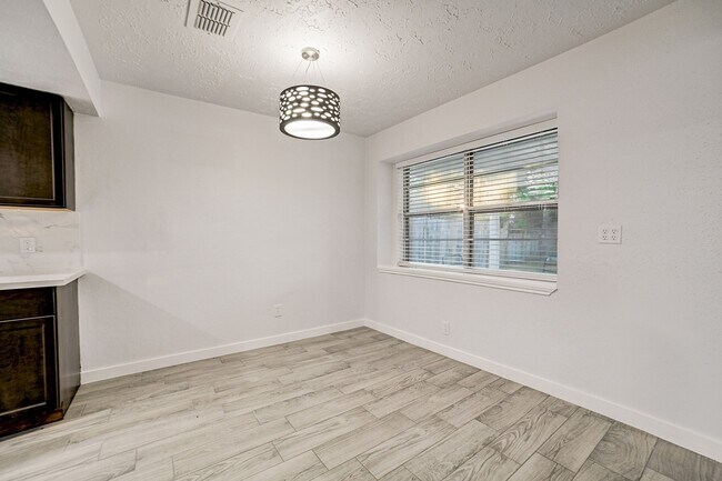 Building Photo - 3918 Cypressdale Dr