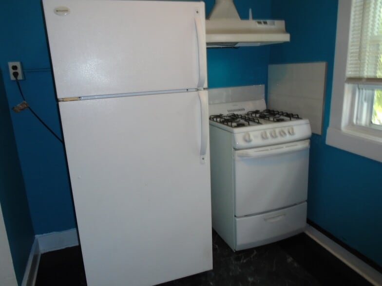 Appliances - 100 N. 33rd St., Apt 3