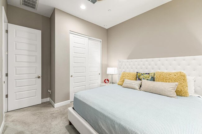 Building Photo - 7611 E Camino Vivaz