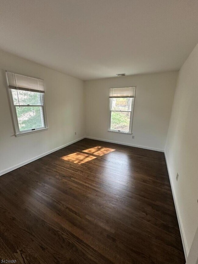 Building Photo - 6 Magnolia Ct