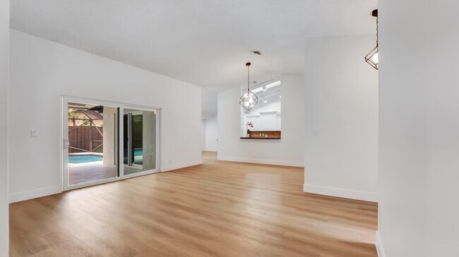 Building Photo - 20977 Country Creek Dr