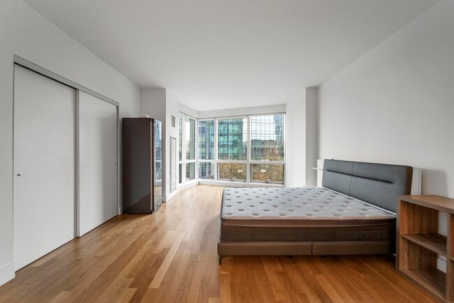 Building Photo - 77 Hudson St