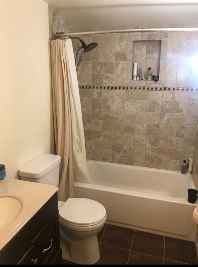 Building Photo - 2836 Summerfield Rd