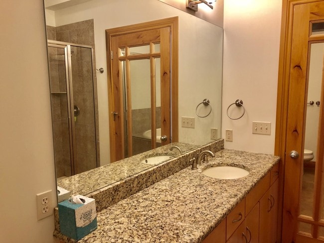 Building Photo - 905 Alley A