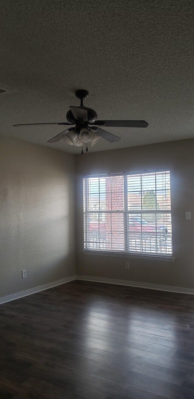 Building Photo - 11526 Tony Ponce Dr