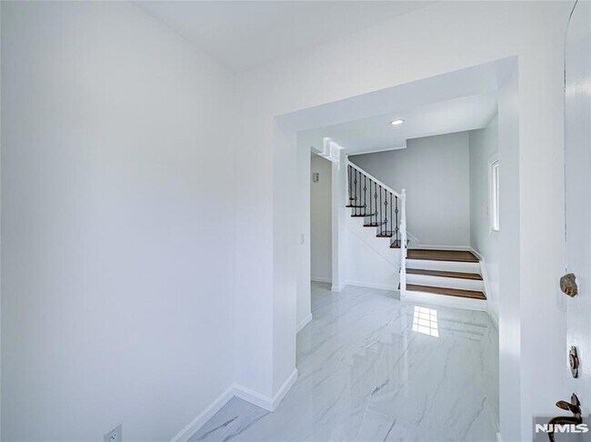 Building Photo - 217 Heywood Ave