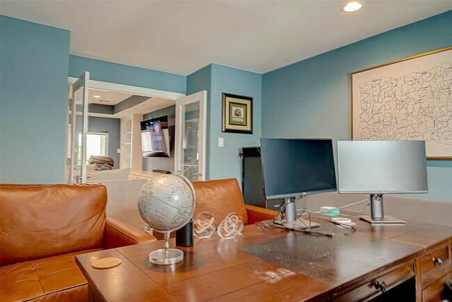 Building Photo - 909-A W 35th St