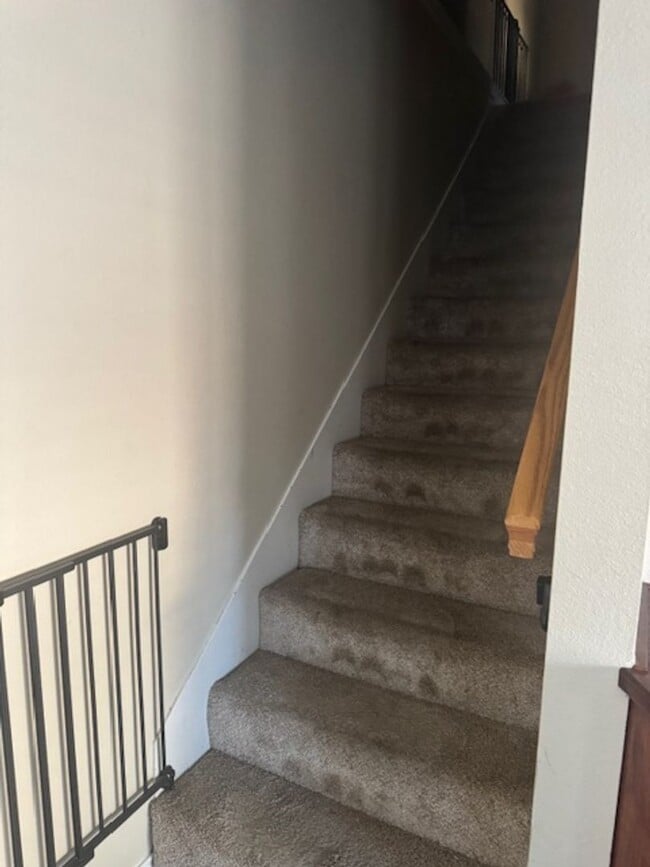 Building Photo - 3/2/2 Gated Community, Fenced Yard, Pool Access