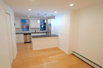 Building Photo - 86 Vroom St