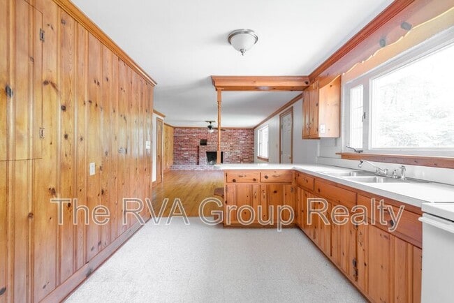 Building Photo - 36 Ferndale Drive