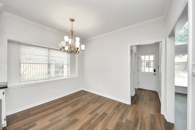 Building Photo - 5310 Oak Cove Dr