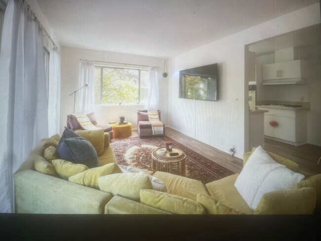 Building Photo - 1030 Idaho Ave