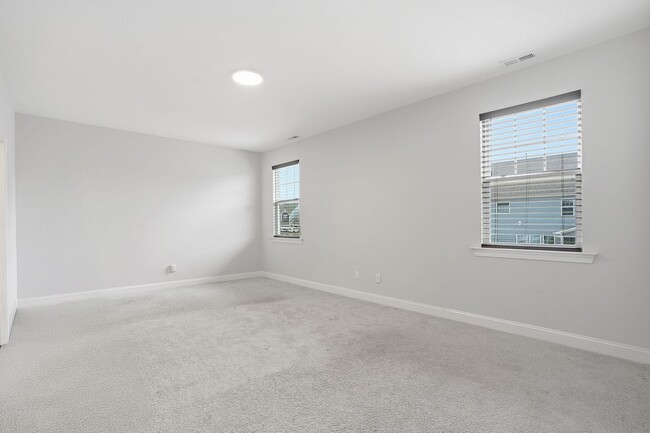 Building Photo - AVAILABLE BEAUTIFUL AND COMFORTABLE HOME