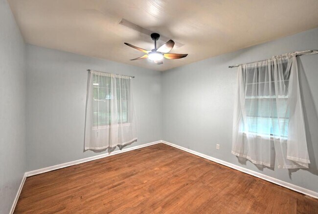 Building Photo - 2138 Lynbrook Ln